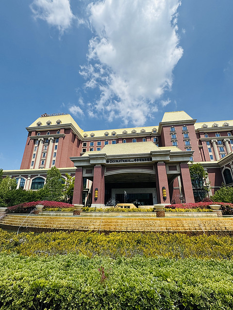 环境优美性价比高！青岛东方影都希尔顿逸林酒店