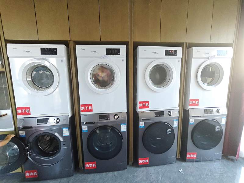 204006se4VsEKtHcADEDrg.jpg