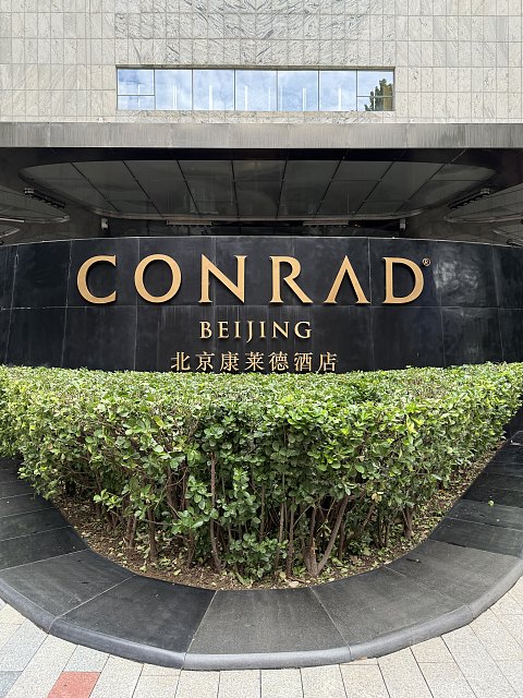 北京康莱德酒店房间基础窗户就不基础