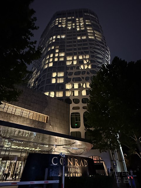 北京康莱德酒店房间基础窗户就不基础