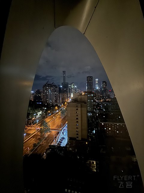 北京康莱德酒店房间基础窗户就不基础