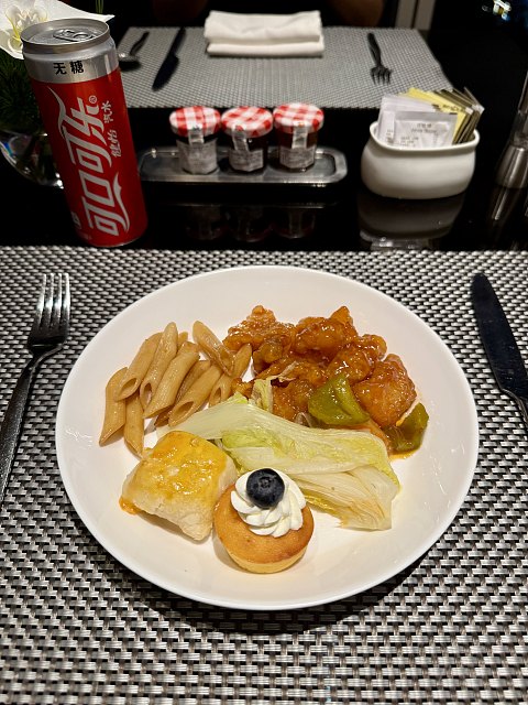 北京康莱德酒店房间基础窗户就不基础