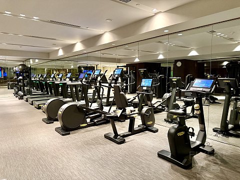 北京康莱德酒店房间基础窗户就不基础