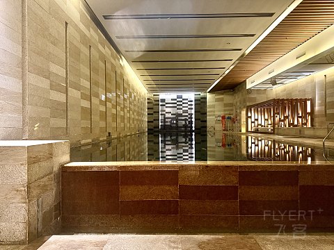 北京康莱德酒店房间基础窗户就不基础