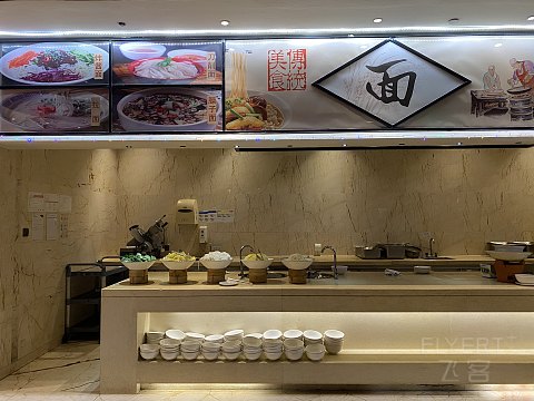 可能是国内最便宜皇冠假日｜三亚中心皇冠假日酒店｜行政大床房
