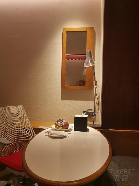石阶从山脚叠到扎仓大殿，像一册被月光摊开的贝叶经 @Hilton Garden Inn Shangri-La