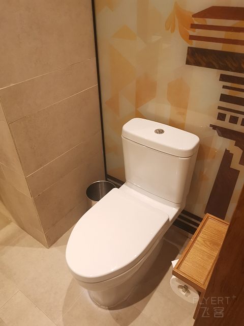 石阶从山脚叠到扎仓大殿，像一册被月光摊开的贝叶经 @Hilton Garden Inn Shangri-La