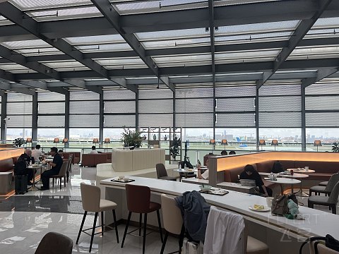 “一碗面，一窗景，一段惬意时光”虹桥T2的东航V28贵宾室体验