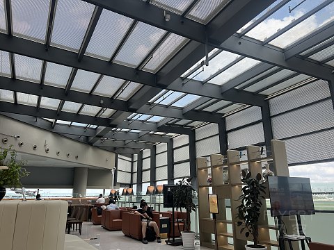 “一碗面，一窗景，一段惬意时光”虹桥T2的东航V28贵宾室体验