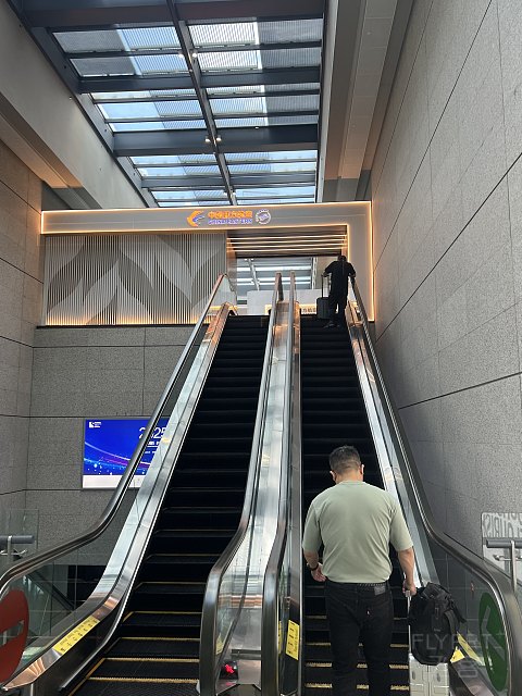 “一碗面，一窗景，一段惬意时光”虹桥T2的东航V28贵宾室体验
