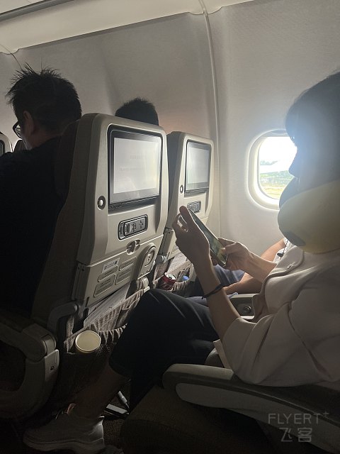 “黄金航线，稳健翱翔”MU5111沪京快线飞行体验