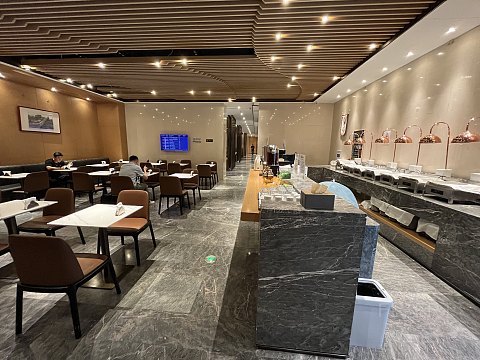南辕北辙的飞行｜第一段CA1818南京北京，休息室里那只热锅上的蚂蚁