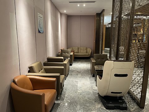 南辕北辙的飞行｜第一段CA1818南京北京，休息室里那只热锅上的蚂蚁