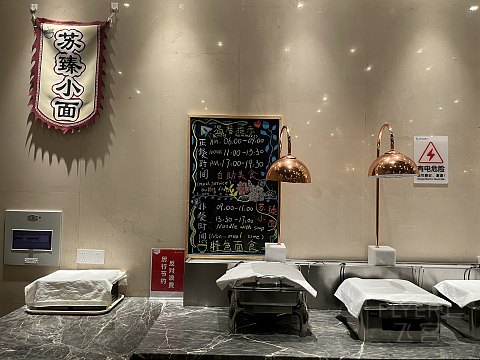 南辕北辙的飞行｜第一段CA1818南京北京，休息室里那只热锅上的蚂蚁