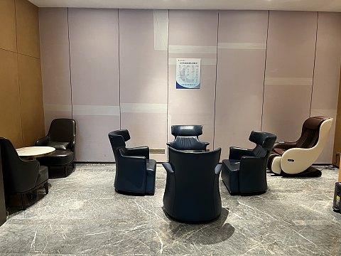 南辕北辙的飞行｜第一段CA1818南京北京，休息室里那只热锅上的蚂蚁