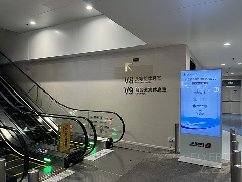 南辕北辙的飞行｜第一段CA1818南京北京，休息室里那只热锅上的蚂蚁