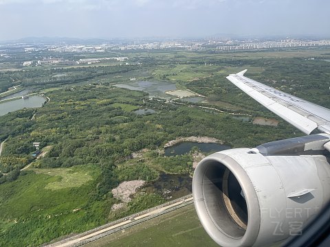 南辕北辙的飞行｜第一段CA1818南京北京，休息室里那只热锅上的蚂蚁