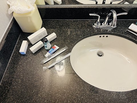 [预订基础，升级就不基础] - 套房券开启尼亚加拉瀑布万豪瀑布景观双卧套体验
