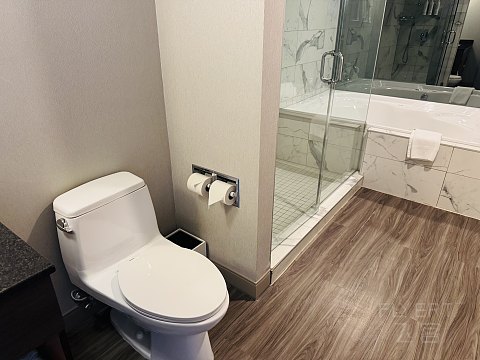 [预订基础，升级就不基础] - 套房券开启尼亚加拉瀑布万豪瀑布景观双卧套体验