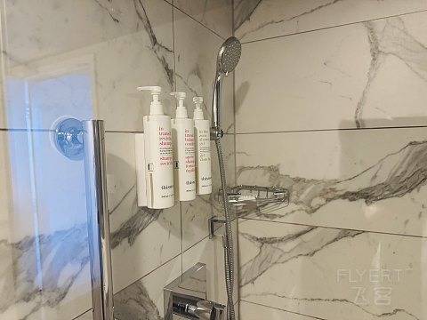 [预订基础，升级就不基础] - 套房券开启尼亚加拉瀑布万豪瀑布景观双卧套体验