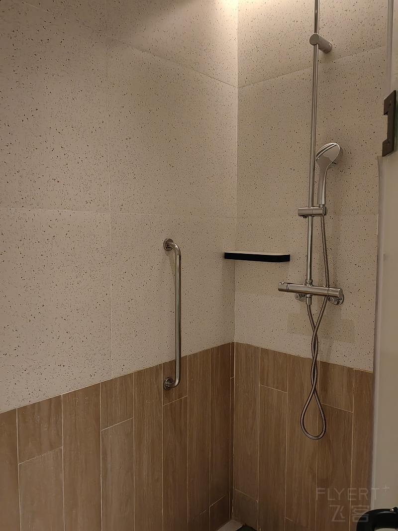 154905ym6Hjn5I74YlEzSj.jpg
