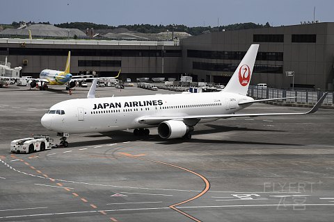 ⛈️夏日保留节目｜东航MU522 NRT-PVG A330-300超级经济舱体验