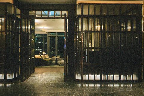 【香港金普顿KIMPTON HK海景套房：“鲶鱼”入局。】