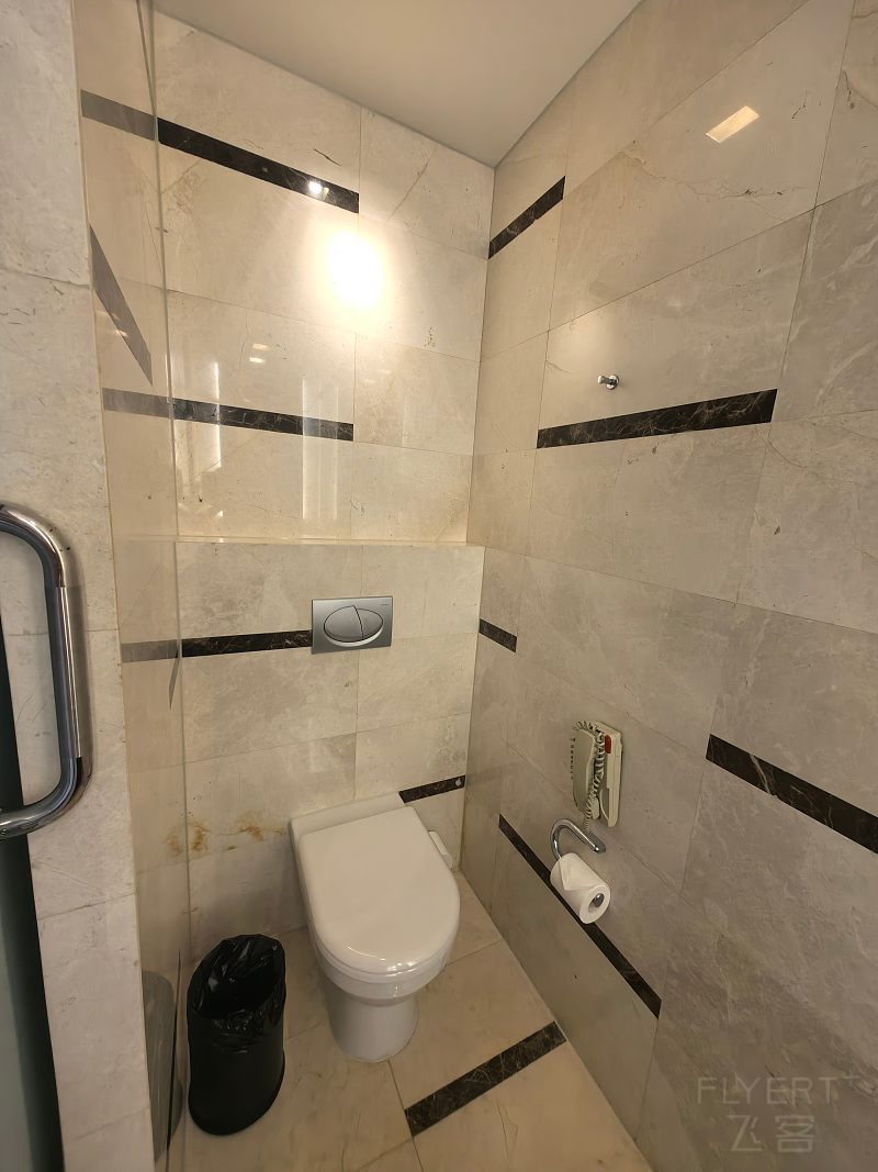 105305QRSFtUbtbdLYXkRx.jpg