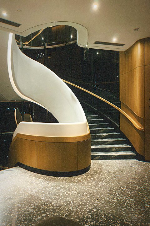 【香港金普顿KIMPTON HK海景套房：“鲶鱼”入局。】