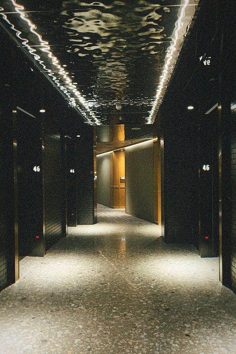 【香港金普顿KIMPTON HK海景套房：“鲶鱼”入局。】