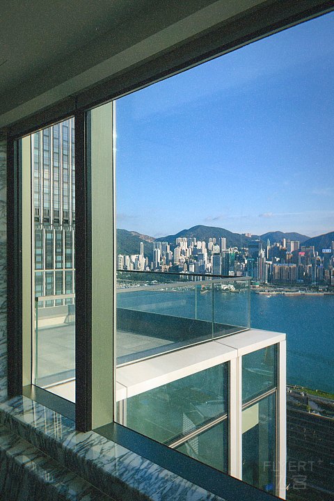 【香港金普顿KIMPTON HK海景套房：“鲶鱼”入局。】