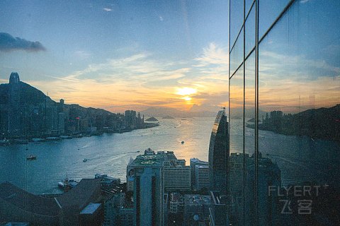 【香港金普顿KIMPTON HK海景套房：“鲶鱼”入局。】