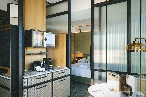 【香港金普顿KIMPTON HK海景套房：“鲶鱼”入局。】