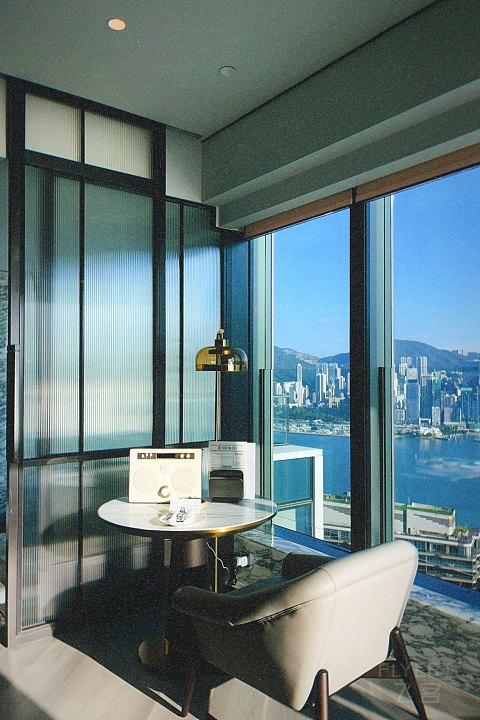 【香港金普顿KIMPTON HK海景套房：“鲶鱼”入局。】