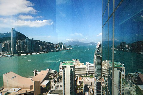 【香港金普顿KIMPTON HK海景套房：“鲶鱼”入局。】