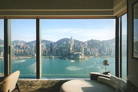 【香港金普顿KIMPTON HK海景套房：“鲶鱼”入局。】