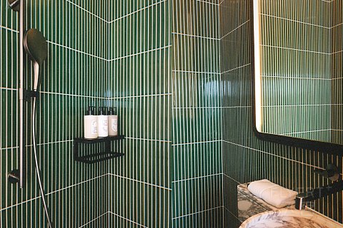 【香港金普顿KIMPTON HK海景套房：“鲶鱼”入局。】