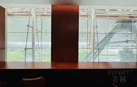 白云里•愉身心|广州白云机场T1航站楼国际头等舱休息室（Premium Lounge）体验