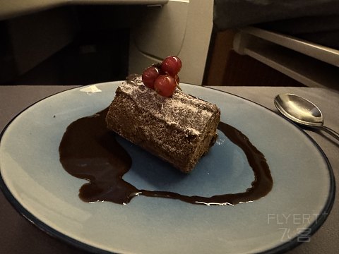 国泰航空：HKG - SYD 商务舱 快快快，吃完好睡觉