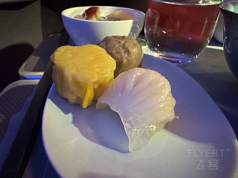国泰航空：HKG - SYD 商务舱 快快快，吃完好睡觉