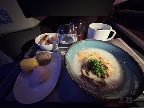 国泰航空：HKG - SYD 商务舱 快快快，吃完好睡觉