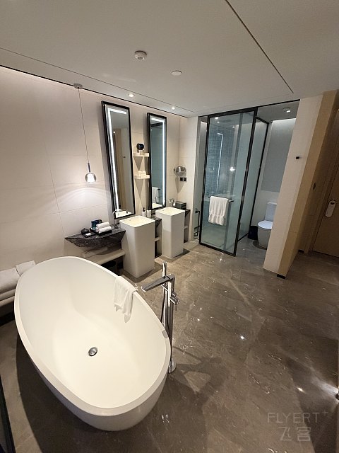 北京三里屯通盈洲际 | 住新不住旧，大中华旗舰洲际feat. 双床&鸡尾酒&早餐分享