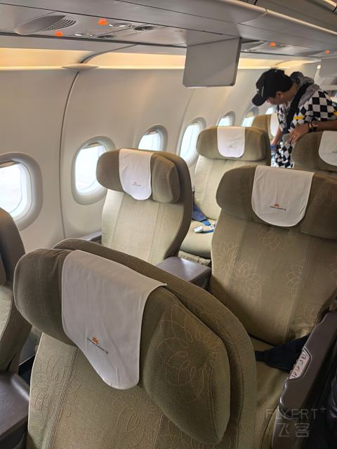 在越南航空备受优待的东航高卡
