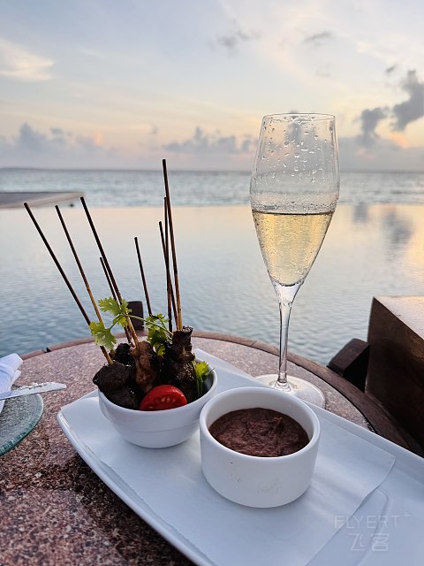 果冻海•耀珍珠|马尔代夫米莱度岛度假酒店(Milaidhoo Maldives)泳池水屋及沙屋全体验