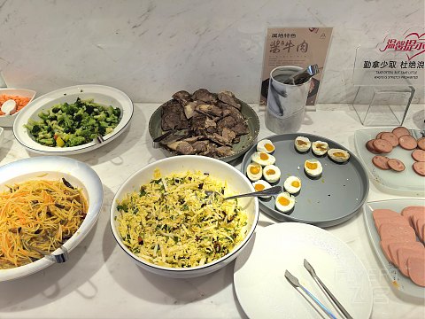 东北追秋大环线！Day1⃣：开局即巅峰！早餐硬核的锡林浩特杭盖路亚朵酒店 套房体验