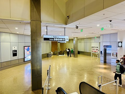 [夏威夷美人携手阿拉斯加老头从西雅图飞向东京]-HA823阿拉斯加航空跨洋洲际公务舱首发