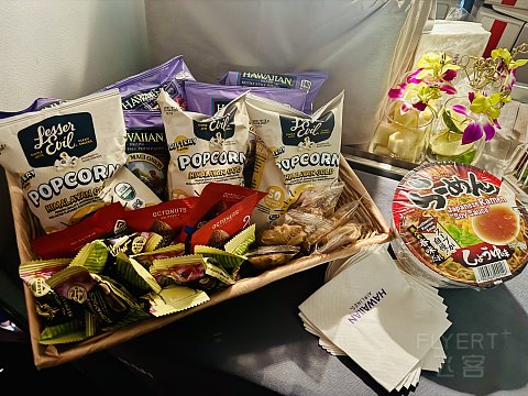 [夏威夷美人携手阿拉斯加老头从西雅图飞向东京]-HA823阿拉斯加航空跨洋洲际公务舱首发