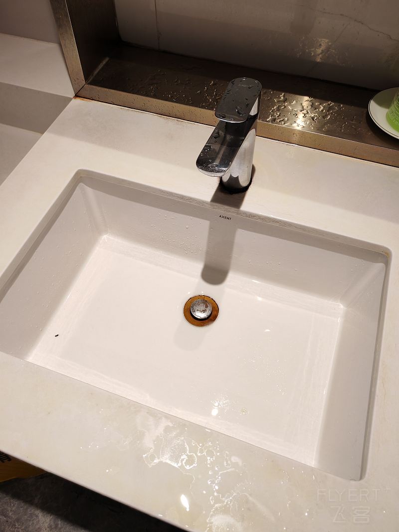 231532BsyU5GF2oqNHXQld.jpg