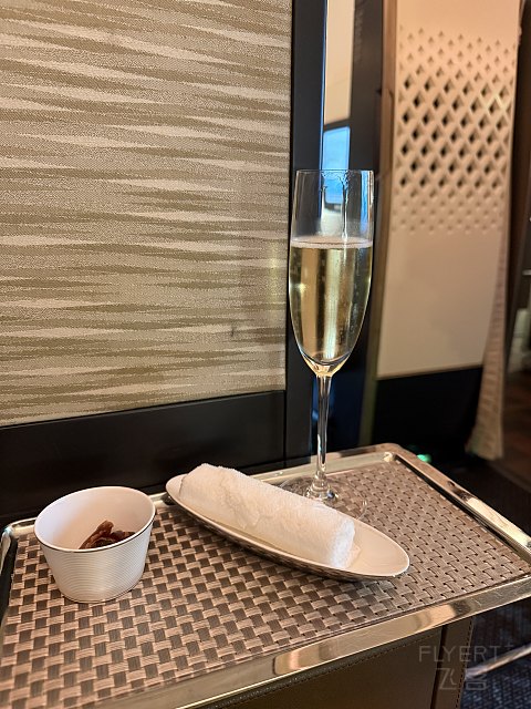 嚇, 搭頭等公寓被這樣搞! 阿提哈德航空 EY499 SIN-AUH First Apartment 飛行報告