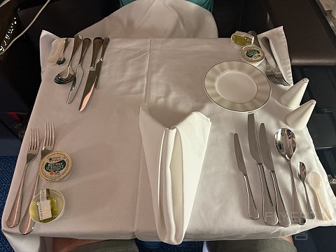 嚇, 搭頭等公寓被這樣搞! 阿提哈德航空 EY499 SIN-AUH First Apartment 飛行報告